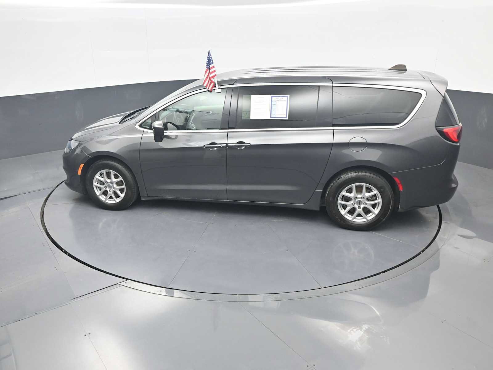 Used 2023 Chrysler Voyager LX FWD image 36