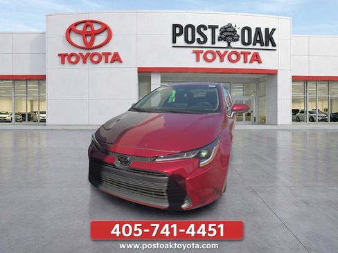 Used 2025 Toyota Corolla LE FWD image 12
