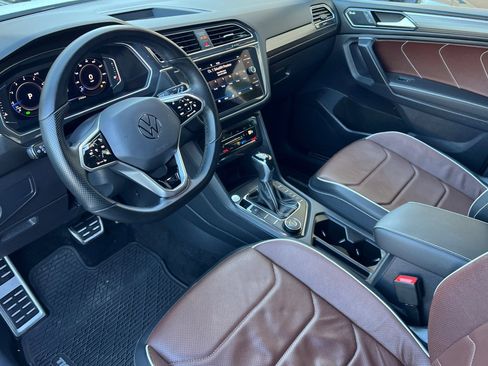 Used 2023 Volkswagen Tiguan SEL R-Line image 10