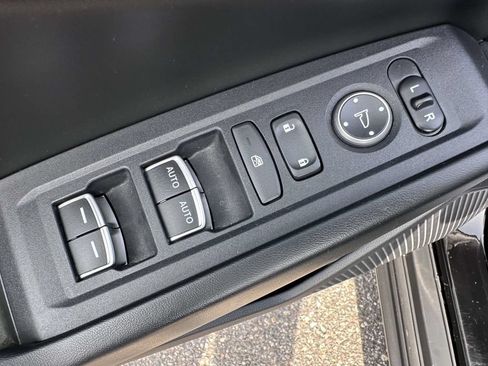 Used 2023 Honda Accord EX image 9