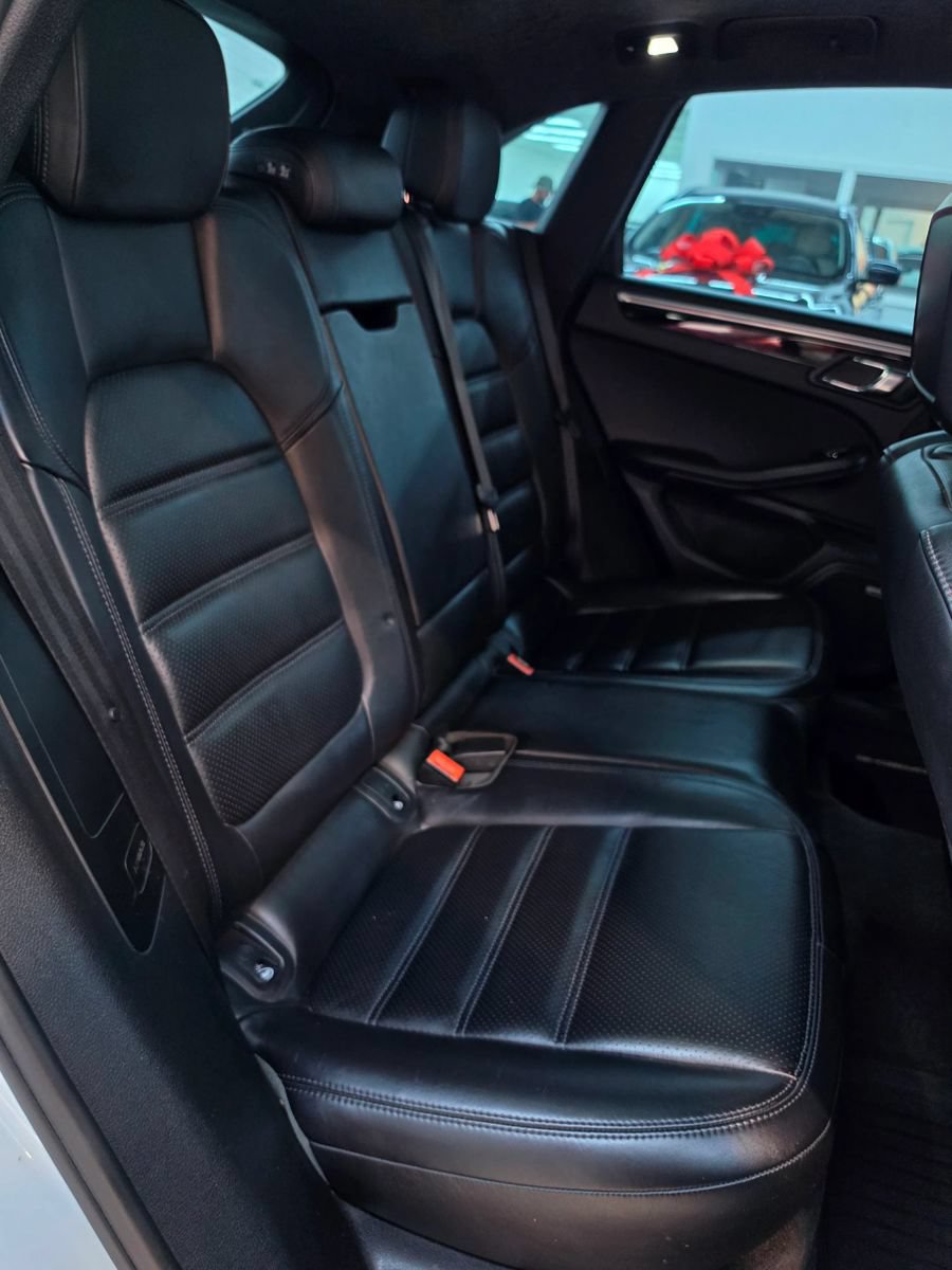 Used 2018 Porsche Macan Turbo w/ Premium Package Plus AWD/4WD image 37