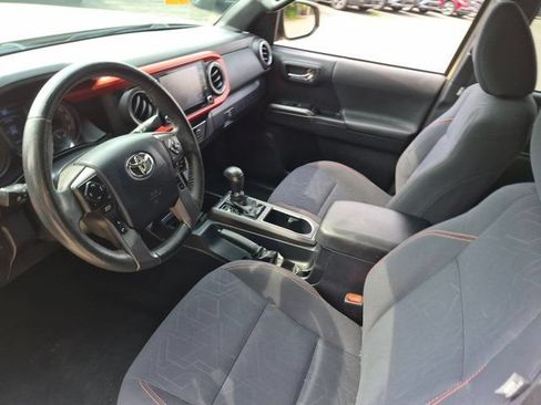 Used 2020 Toyota Tacoma TRD Off-Road AWD/4WD image 14