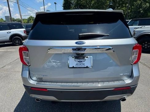 Used 2023 Ford Explorer Limited AWD/4WD image 4