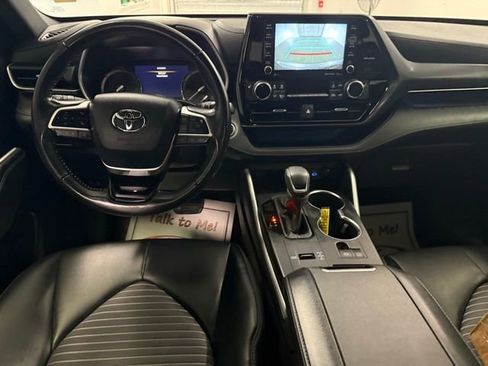 Used 2022 Toyota Highlander XSE image 18
