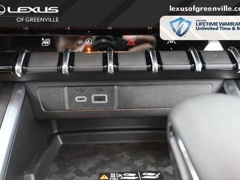 Used 2025 Chevrolet Colorado Z71 w/ Technology Package AWD/4WD image 18