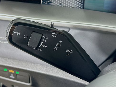 Used 2025 Volkswagen Tiguan SE AWD/4WD image 20