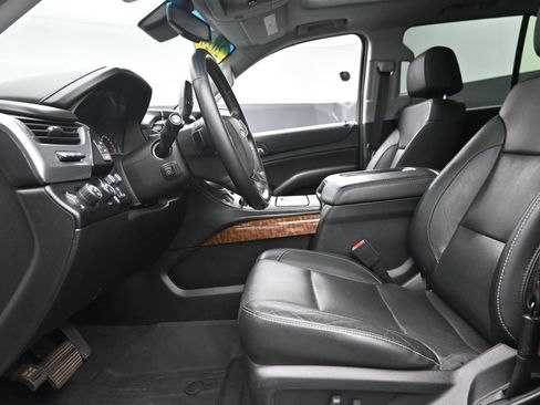 Used 2020 Chevrolet Tahoe Premier w/ Premier 6.2L Value Package AWD/4WD image 19