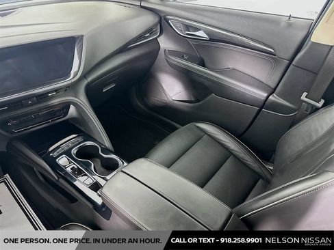 Used 2021 Buick Envision Essence FWD image 22