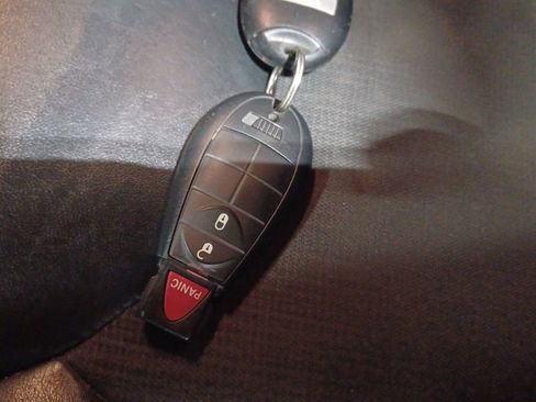 Used 2016 Jeep Cherokee Trailhawk image 10