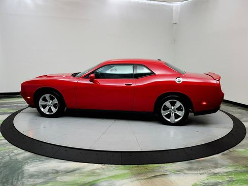 Used 2021 Dodge Challenger SXT RWD image 8