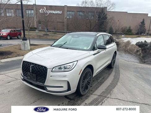 Used 2024 Lincoln Corsair Reserve w/ Equipment Group 201A image 8