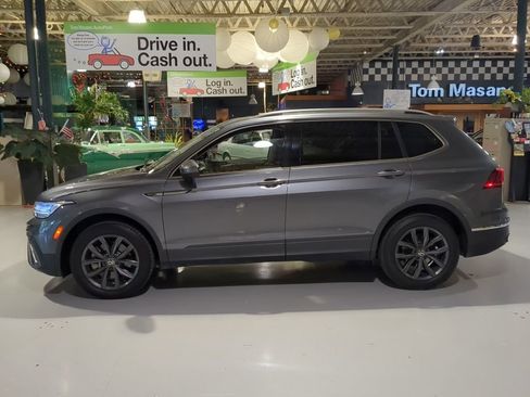 Used 2022 Volkswagen Tiguan SE AWD/4WD image 17