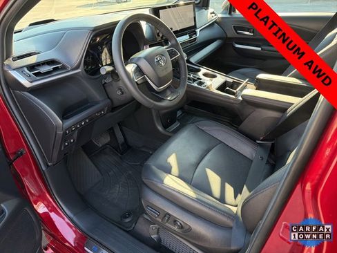 Used 2025 Toyota Sienna Platinum image 23