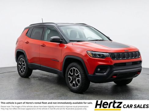 Used 2025 Jeep Compass Trailhawk AWD/4WD image 1