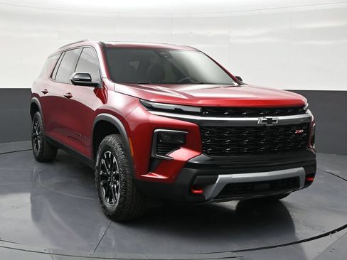 Used 2025 Chevrolet Traverse Z71 w/ Enhanced Driving Package AWD/4WD image 8