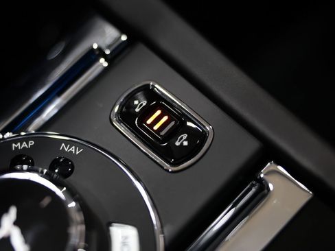 Used 2019 Rolls-Royce Wraith RWD image 58
