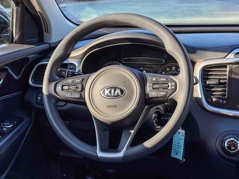 Used 2016 Kia Sorento LX image 15