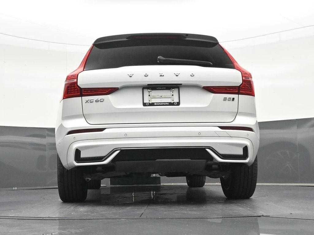 Certified 2024 Volvo XC60 B5 Plus w/ Climate Package AWD/4WD image 26