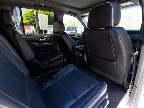 Used 2023 GMC Yukon SLT w/ SLT Luxury Package AWD/4WD image 29