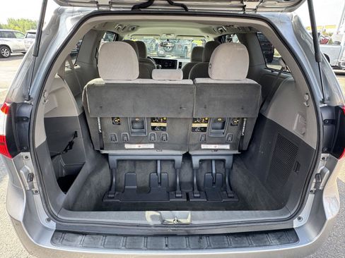 Used 2017 Toyota Sienna LE FWD image 29