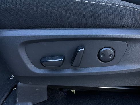 Used 2025 Nissan Pathfinder SV image 11