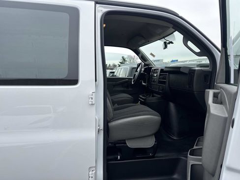 Used 2024 GMC Savana 2500 w/ Driver Convenience Package image 13