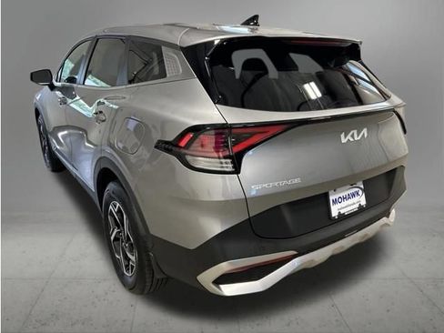 Used 2023 Kia Sportage LX AWD/4WD image 3