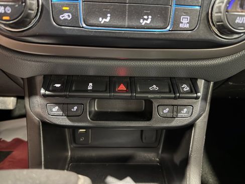 Used 2018 Chevrolet Colorado Z71 AWD/4WD image 36