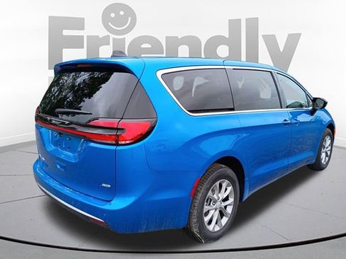 New 2027 Chrysler Pacifica Select w/ Family Tech Group AWD/4WD image 5
