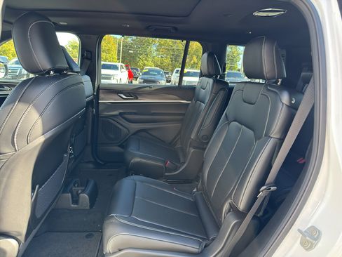 New 2025 Jeep Grand Cherokee L Limited w/ Luxury Tech Group II image 29