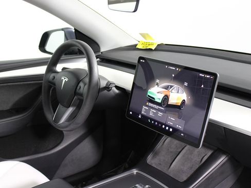 Used 2022 Tesla Model Y Performance image 13