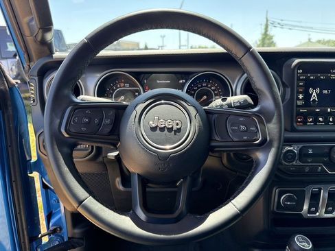 Used 2022 Jeep Wrangler Sport AWD/4WD image 23