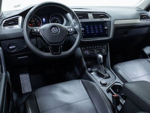 Used 2021 Volkswagen Tiguan SE image 18