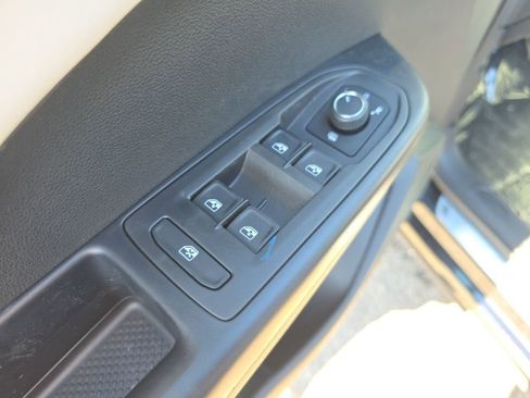 New 2026 Volkswagen Taos SE AWD/4WD image 12