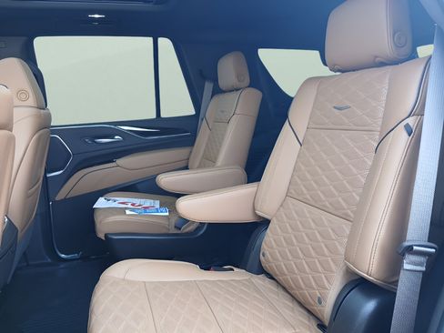 Used 2022 Cadillac Escalade Sport w/ Touring Package AWD/4WD image 24