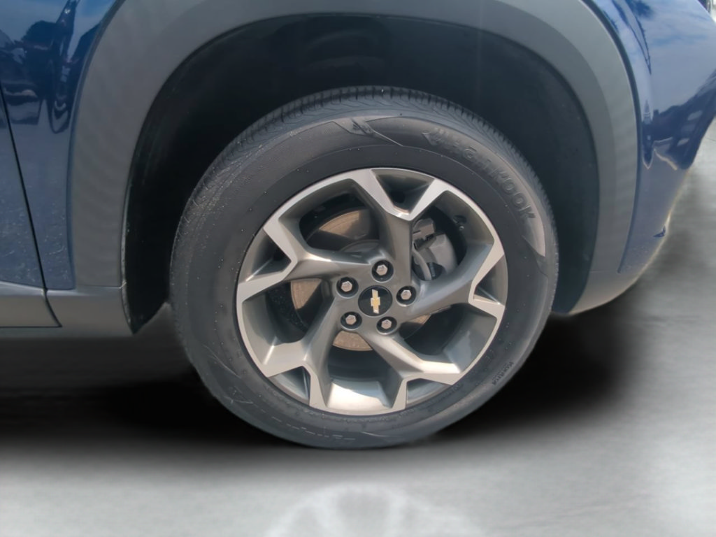 Used 2024 Chevrolet Trax LT w/ LT Convenience Package FWD image 25
