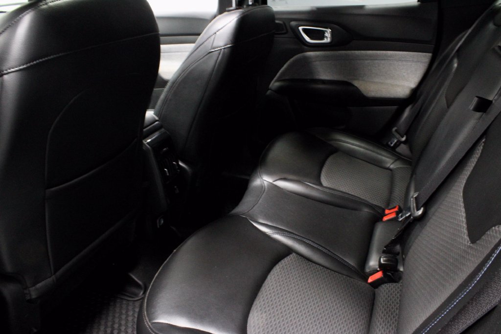 Used 2023 Jeep Compass Latitude w/ Sun and Sound Group AWD/4WD image 20