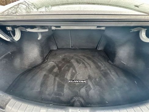 Used 2020 Hyundai Elantra SE w/ Cargo Package (C1) image 17