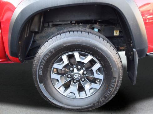 Used 2020 Toyota Tacoma TRD Off-Road w/ Technology Package AWD/4WD image 8