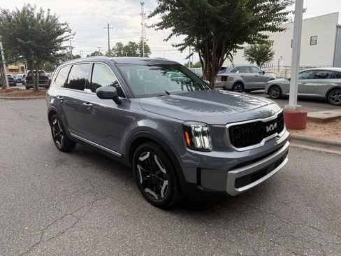 Certified 2023 Kia Telluride EX w/ EX Captain's Chair Package AWD/4WD image 2