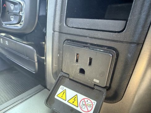 Used 2017 RAM 1500 Sport image 30