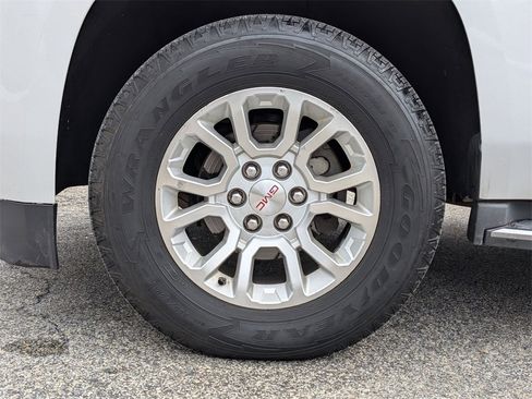 Used 2015 GMC Yukon SLE image 30