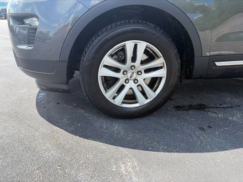 Used 2018 Ford Explorer XLT w/ Equipment Group 202A AWD/4WD image 4