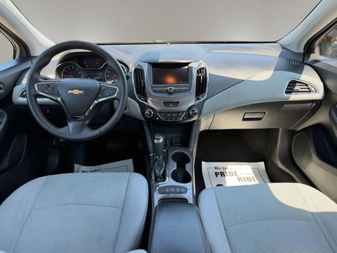 Used 2019 Chevrolet Cruze LT w/ Convenience Package FWD image 9
