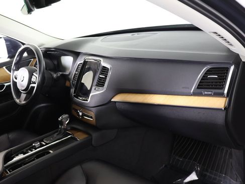 Used 2021 Volvo XC90 T6 Momentum w/ Climate Package image 32