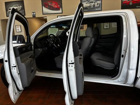 Used 2014 Toyota Tacoma 4x4 Double Cab w/ TRD Off-Road Package image 29