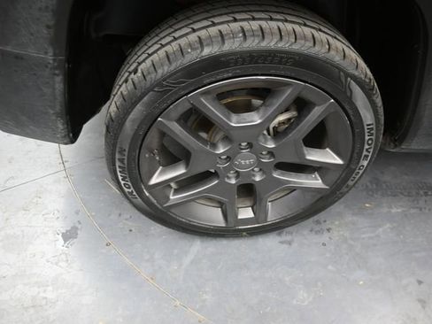 Used 2022 Jeep Renegade Latitude w/ Sun/Sound Group AWD/4WD image 10
