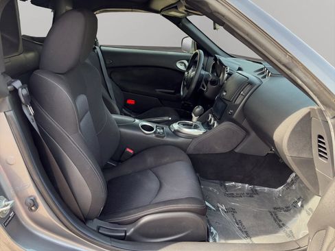 Used 2013 Nissan 370Z Roadster image 25