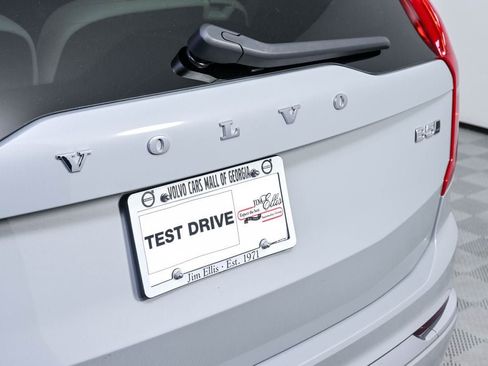 Certified 2025 Volvo XC90 B5 Plus AWD/4WD image 40