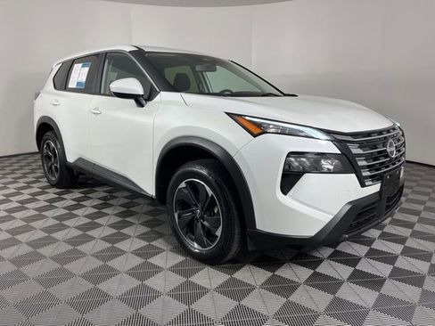 Used 2024 Nissan Rogue SV image 6